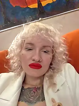 Snapshot of KateMonroe chatting on May 2026 10:29:01 PM KateMonroe online show from May 2026 10:29:01 PM