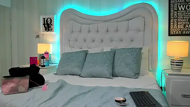 KiimBrooks online show from September 2025 11:00:01 AM