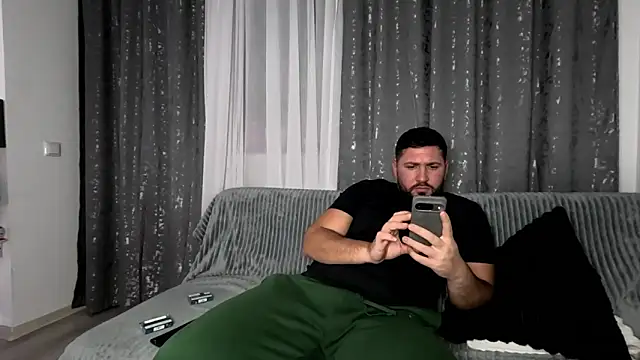 Gold Alpha Boy online show from November 2025 04:07:02 PM