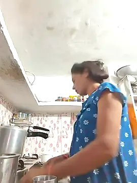 ISHANI-SINGH online show from October 2025 12:59:01 PM