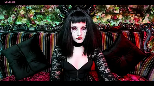 Snapshot of EllieMori chatting on October 2025 10:33:02 PM EllieMori online show from October 2025 10:33:02 PM