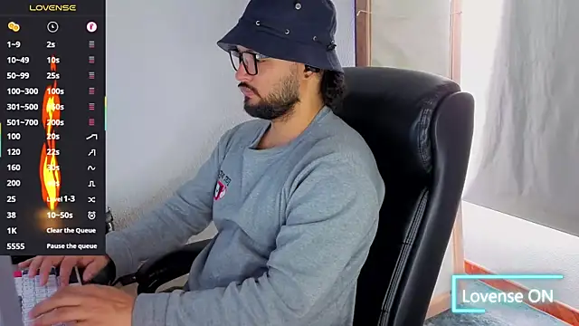 Ernesto-Rodriguez82 online show from October 2025 03:31:01 PM