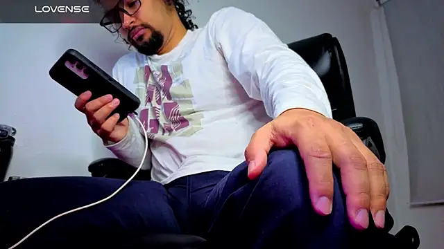 Ernesto-Rodriguez82 online show from March 2026 12:28:01 AM