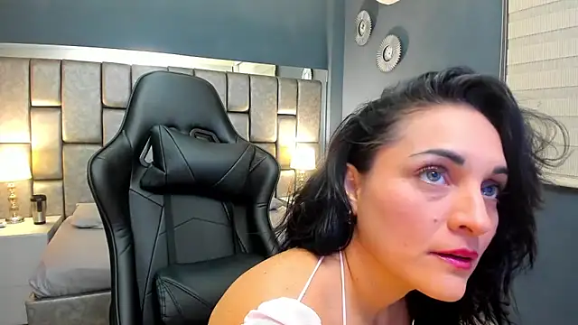 Cata Joness online show from October 2025 10:40:01 PM