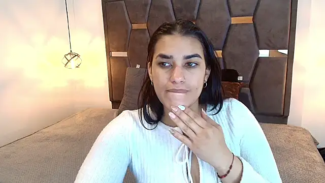 Lia Blake  online show from April 2026 01:05:02 PM