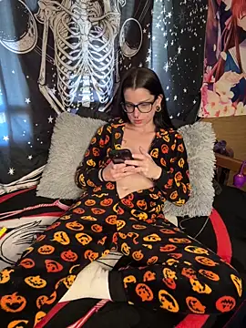 xoktty online show from October 2025 05:10:02 PM