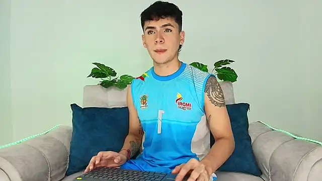 CamiiGuzmanX online show from September 2025 08:42:01 PM