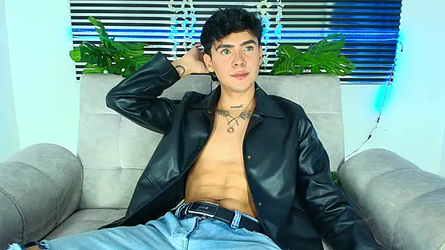 CamiiGuzmanX online show from February 2026 08:03:02 PM