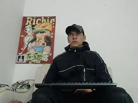 Thomasjons  online show from October 2025 10:00:01 PM