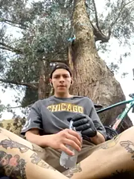 Thomasjons  online show from November 2025 04:32:02 PM