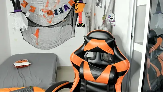 jhosep hamilton online show from October 2025 11:45:02 PM