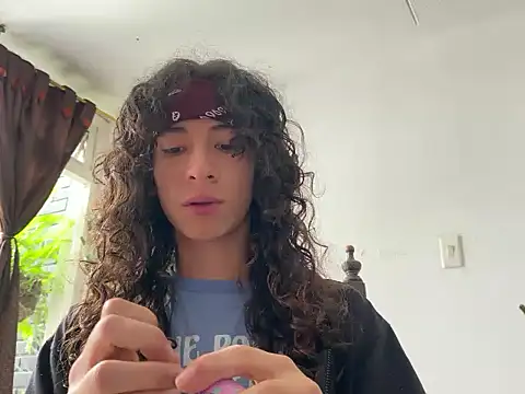 Snapshot of camille_delrey chatting on October 2025 04:41:01 PM camille delrey online show from October 2025 04:41:01 PM