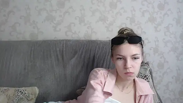 HitGyrl online show from May 2026 01:03:02 AM
