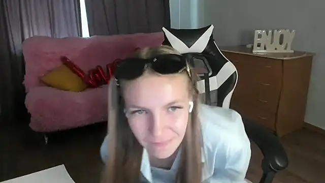 HitGyrl online show from June 2026 07:03:01 AM