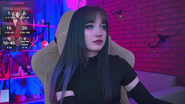 LiliLuna online show from February 2026 04:30:01 PM