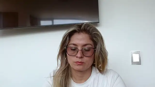 linda-mature43 online show from October 2025 03:01:02 PM