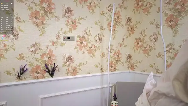 LynnaCure online show from September 2025 03:22:01 AM