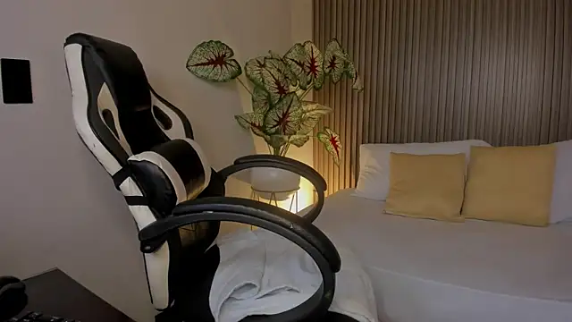 Snapshot of anagil_ chatting on November 2025 09:03:02 PM anagil online show from November 2025 09:03:02 PM