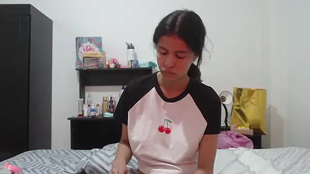 nathaly jones  online show from June 2026 02:33:01 PM