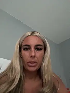 Snapshot of EllieMaeBaby chatting on September 2025 05:37:01 PM EllieMaeBaby online show from September 2025 05:37:01 PM