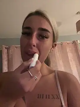 Snapshot of EllieMaeBaby chatting on October 2025 07:46:02 PM EllieMaeBaby online show from October 2025 07:46:02 PM