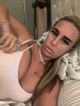 Snapshot of EllieMaeBaby chatting on October 2025 08:53:02 PM EllieMaeBaby online show from October 2025 08:53:02 PM