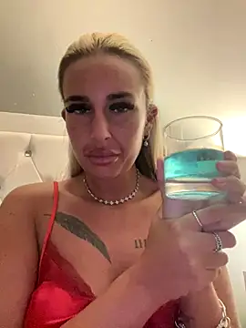 Snapshot of EllieMaeBaby chatting on November 2025 09:14:01 PM EllieMaeBaby online show from November 2025 09:14:01 PM