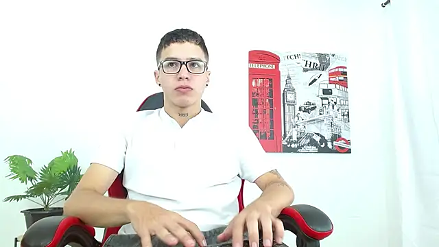 Snapshot of Cumandres18 chatting on September 2025 02:08:01 PM Cumandres18 online show from September 2025 02:08:01 PM