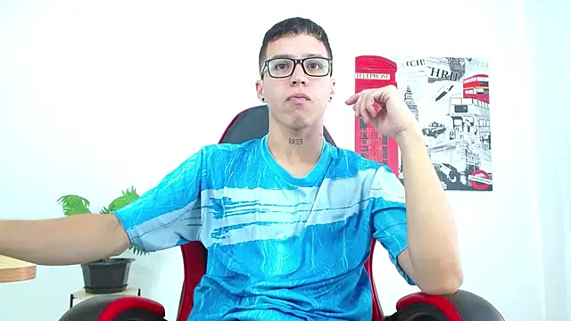 Snapshot of Cumandres18 chatting on September 2025 01:58:02 PM Cumandres18 online show from September 2025 01:58:02 PM