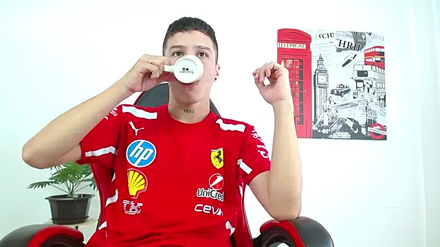 Snapshot of Cumandres18 chatting on October 2025 02:15:02 PM Cumandres18 online show from October 2025 02:15:02 PM