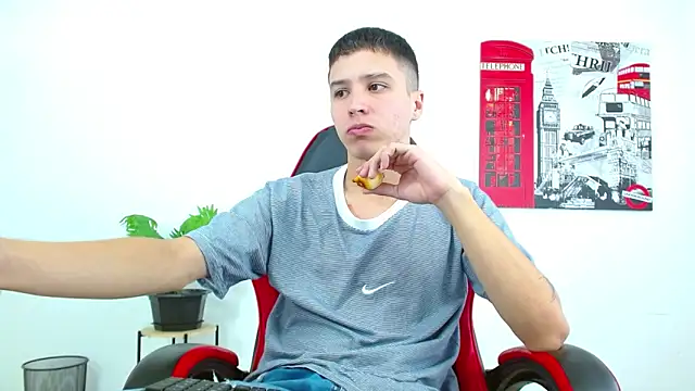 Snapshot of Cumandres18 chatting on October 2025 02:04:01 PM Cumandres18 online show from October 2025 02:04:01 PM