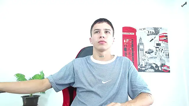 Snapshot of Cumandres18 chatting on October 2025 01:56:02 PM Cumandres18 online show from October 2025 01:56:02 PM