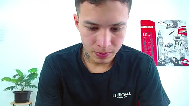 Cumandres18 online show from April 2026 02:55:02 PM