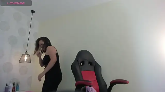 GIANAMILLER6 online show from November 2025 12:16:01 PM