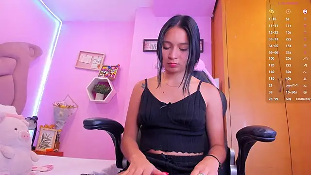 EmmaAnturin online show from October 2025 09:33:01 PM