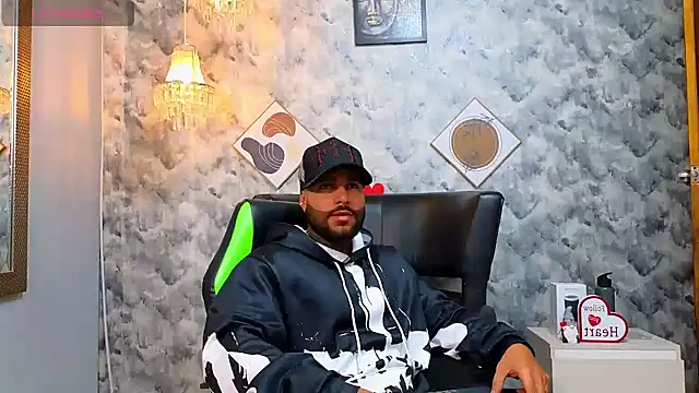 Snapshot of Apolo_rousse1 chatting on February 2026 11:17:01 PM Apolo rousse1 online show from February 2026 11:17:01 PM
