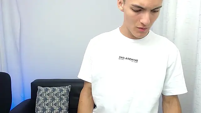 Snapshot of Matiius18 chatting on November 2025 02:05:02 PM Matiius18 online show from November 2025 02:05:02 PM