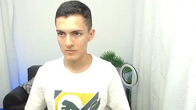 Snapshot of Matiius18 chatting on November 2025 03:55:01 PM Matiius18 online show from November 2025 03:55:01 PM