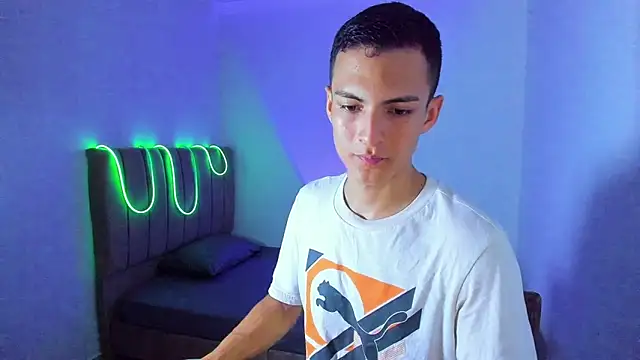 Snapshot of Matiius18 chatting on June 2026 06:39:01 PM Matiius18 online show from June 2026 06:39:01 PM