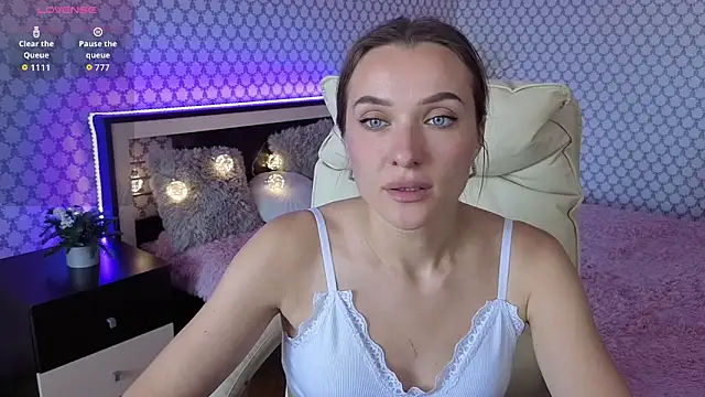 EmmySkyy online show from September 2025 09:20:02 AM