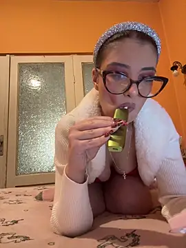 Larra69 online show from February 2026 06:35:02 PM