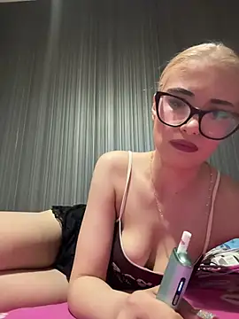 Larra69 online show from June 2026 05:41:01 PM