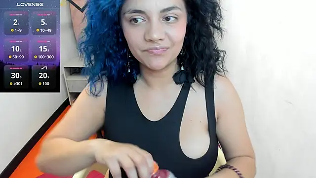 Kiara Cruz   online show from October 2025 08:07:01 PM