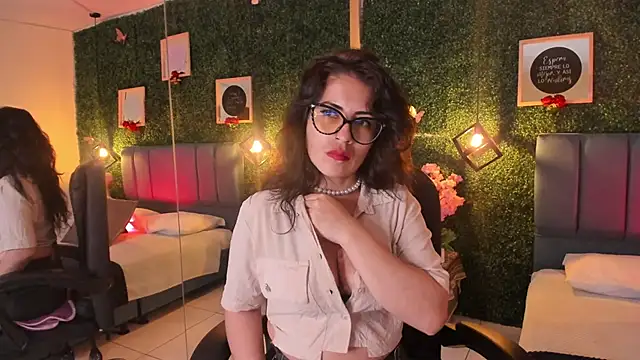 Linagh  online show from October 2025 01:06:02 PM