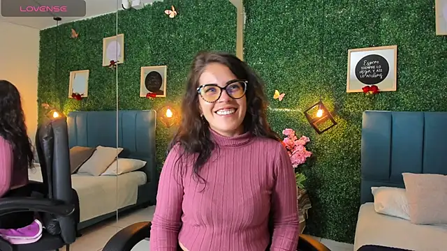 Linagh  online show from October 2025 11:53:01 AM