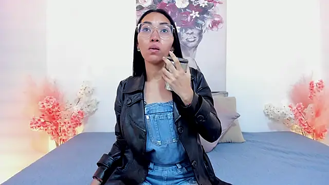 lucyy liiuu online show from November 2025 01:02:01 PM