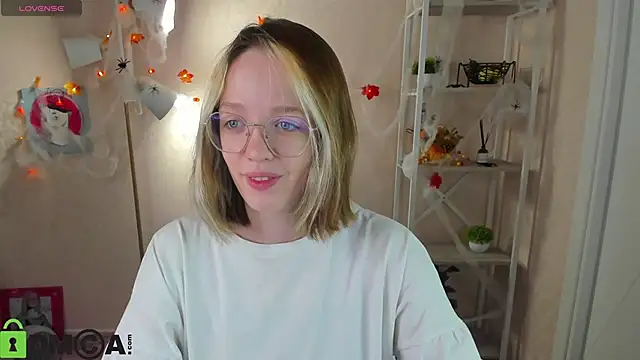 Snapshot of R0cket_bunny chatting on October 2025 01:06:02 AM R0cket bunny online show from October 2025 01:06:02 AM