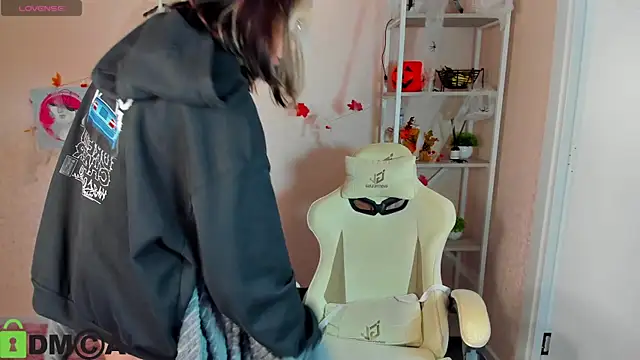 Snapshot of R0cket_bunny chatting on November 2025 01:05:01 AM R0cket bunny online show from November 2025 01:05:01 AM