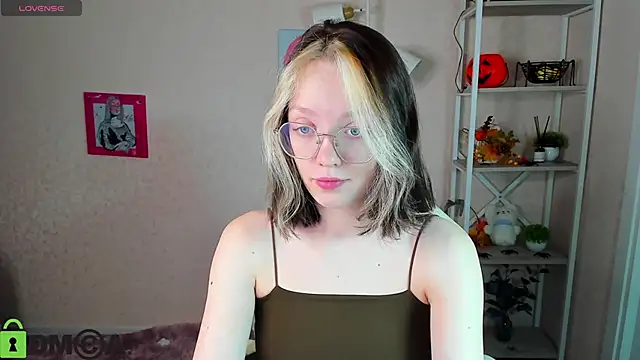 R0cket bunny online show from November 2025 01:04:01 AM