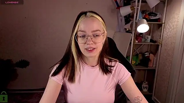 R0cket bunny online show from April 2026 12:57:01 AM